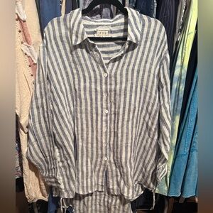 POL Blue & White Vertical Stripe Button-Up Linen Shirt with sinchable  sides